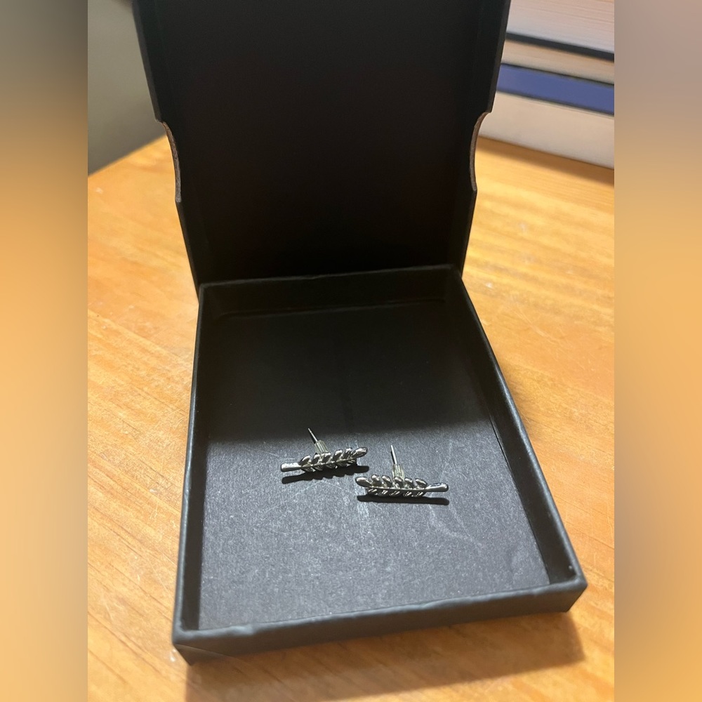 Leaf earrings - faux silver